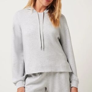 Travis Mathew Skyloft Soft Hood Top Medium Light Gray